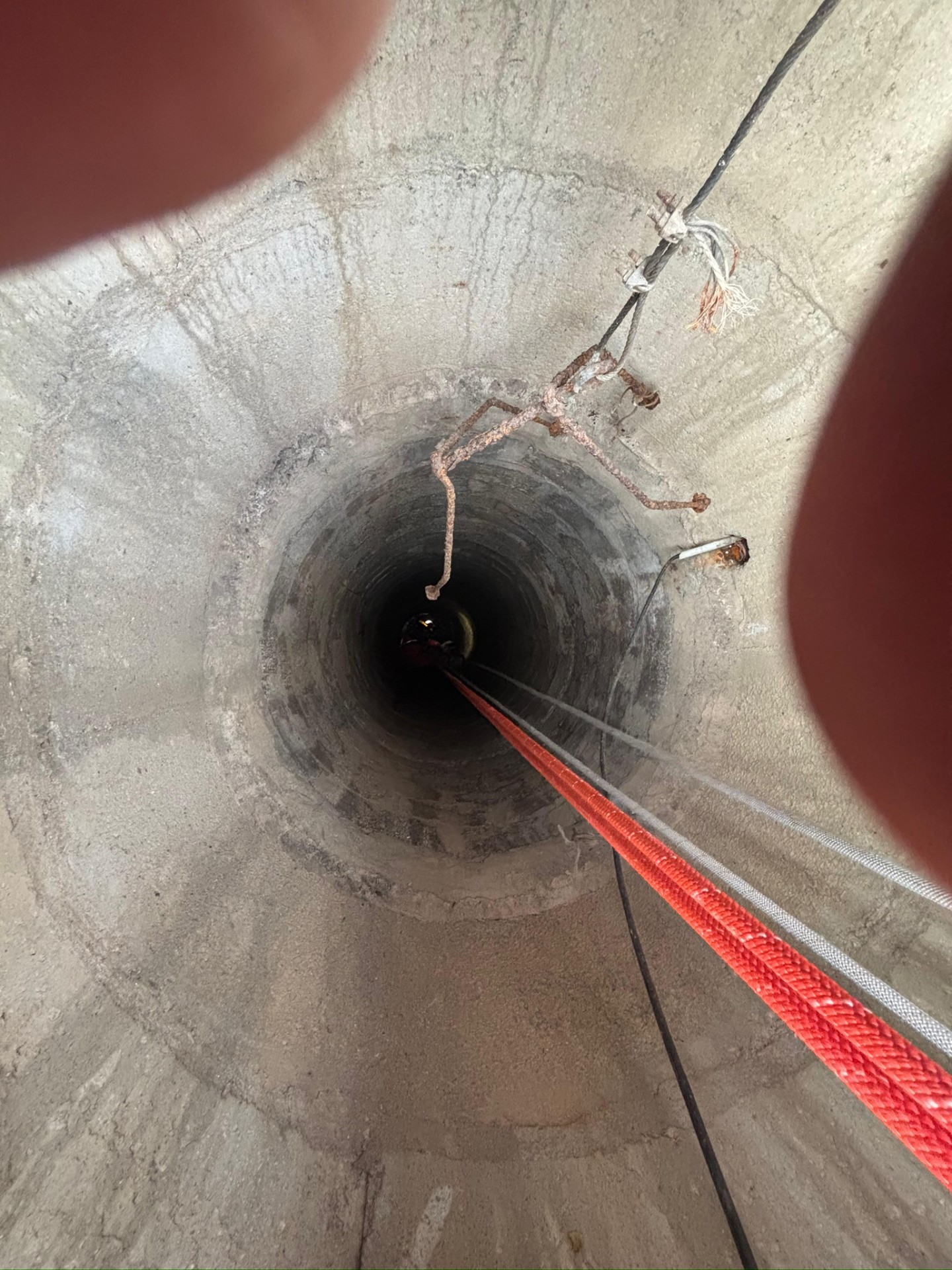 Intervenção em espaço confinado — acesso por cordas